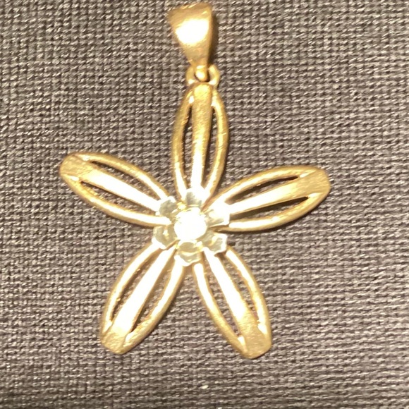 Jewelry - Flower Power Faux Gold Pendant with cute rhinestone center accent